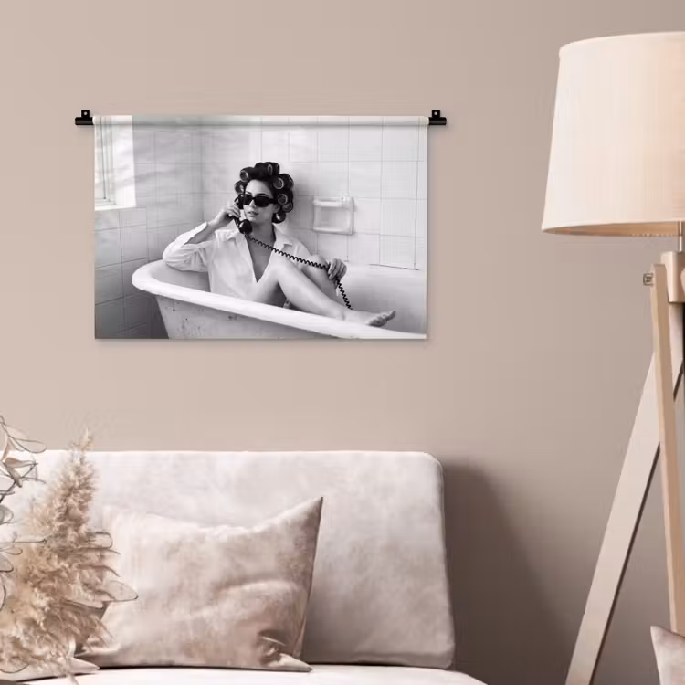 Bad - Vrouw - Zwart - Wit Wandkleed katoen klein -sfeer4
