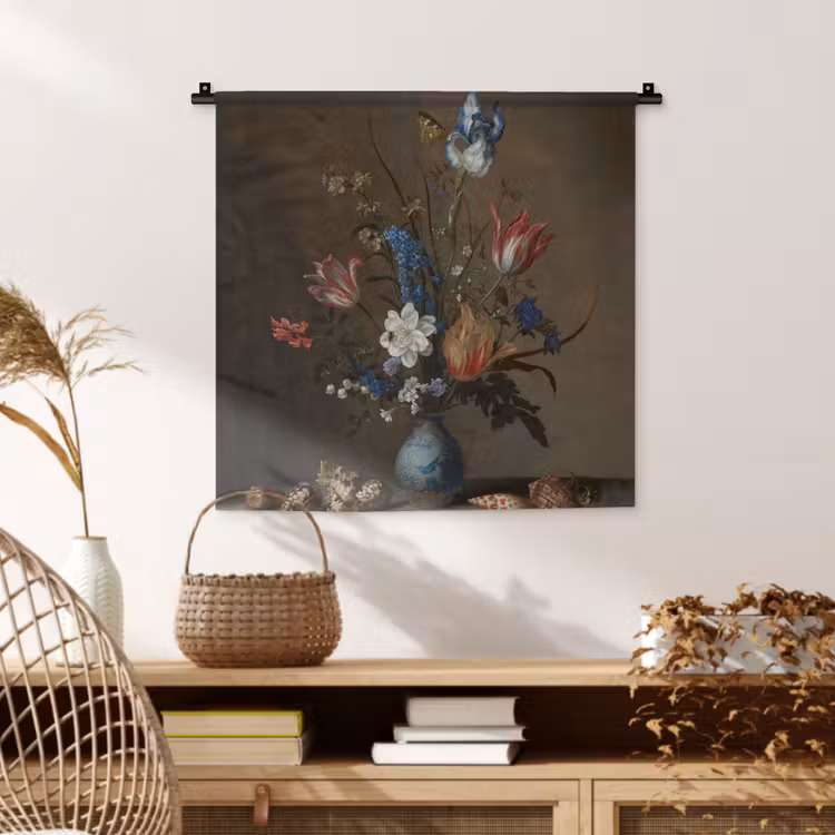 Bloemen in een Wan-Li vaas en schelpen - Schilderij van Balthasar van der Ast Wandkleed katoen klein -sfeer5