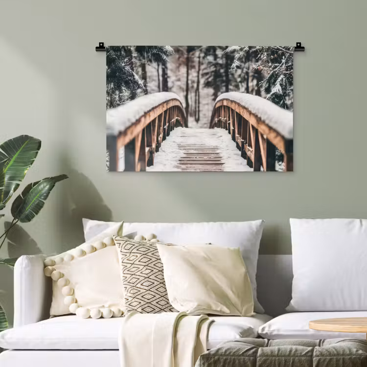 Brug - Winterlandschap - Bos - Natuur - Sneeuw Wandkleed katoen klein -sfeer7