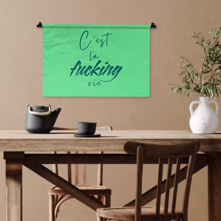 c'est la fucking vie - Groen - Penseelstijl Wandkleed katoen klein -sfeer6