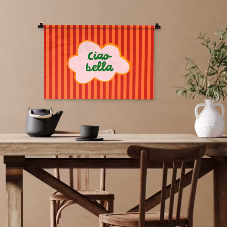 Ciao bella - Tekstwolk - Strepen - Oranje Wandkleed katoen klein -sfeer6