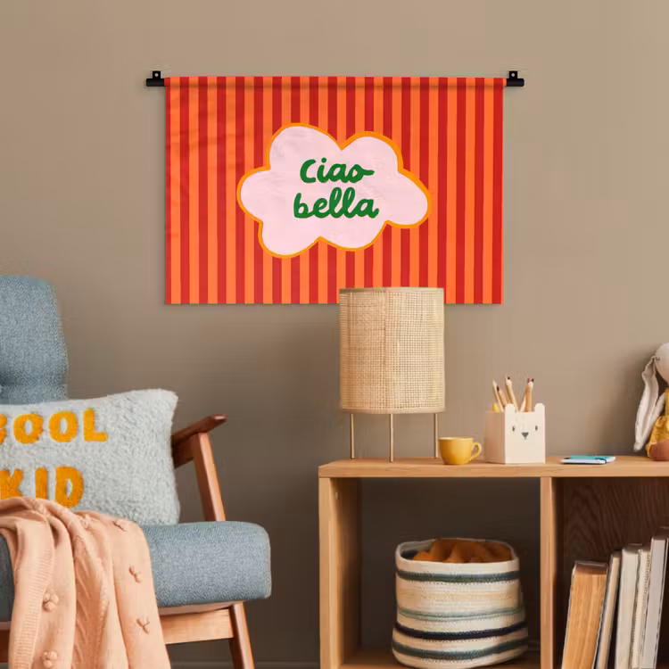 Ciao bella - Tekstwolk - Strepen - Oranje Wandkleed katoen klein -wsfeer4_kind