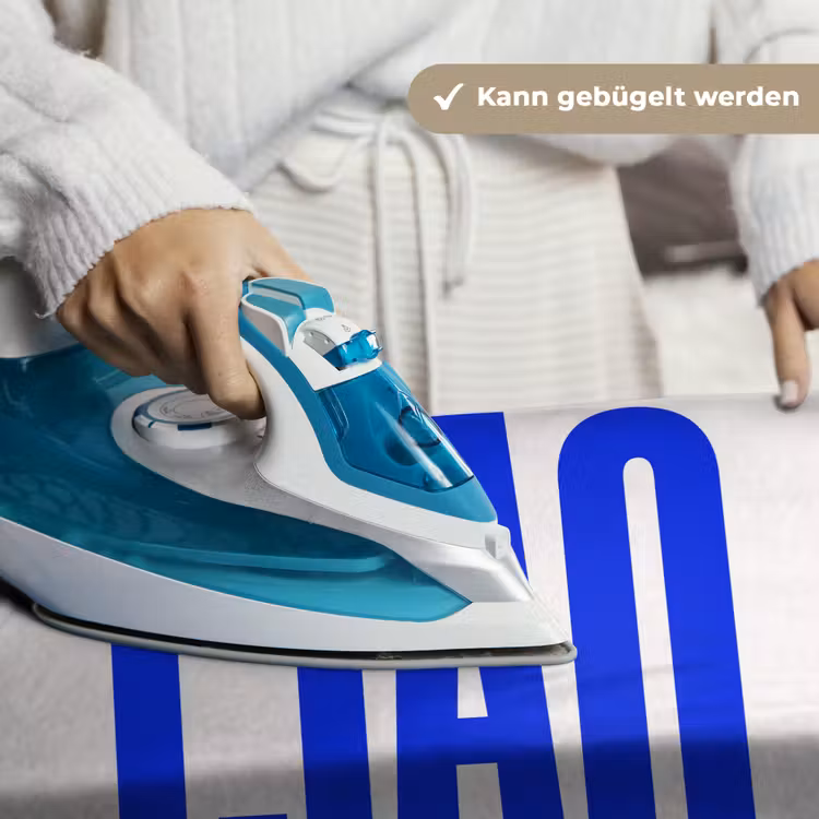 Ciao - Hoofdletters - Blauw - Minimalistisch Wandkleed katoen klein -tsfeer9_DE