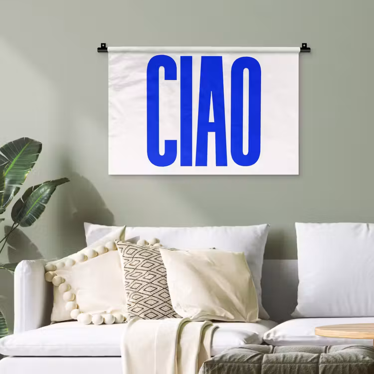 Ciao - Hoofdletters - Blauw - Minimalistisch Wandkleed katoen klein -sfeer7