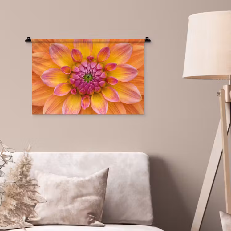 Dahlia - Bloem - Oranje Wandkleed katoen klein -sfeer4