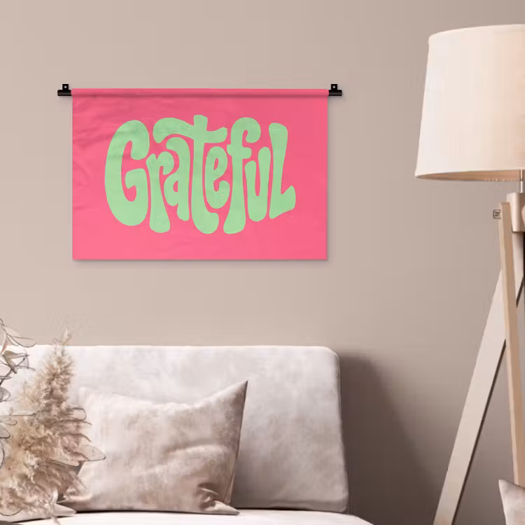 Grateful - Groen - Grafisch - Vloeiend Wandkleed katoen klein -sfeer4
