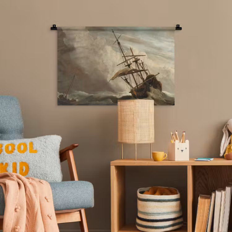 Een schip in volle zee bij vliegende storm - Schilderij van Willem van de Velde Wandkleed katoen klein -wsfeer4_kind