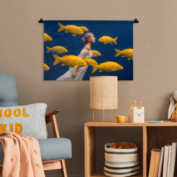 Vrouw - Vis - Water - Natuur - Geel Wandkleed katoen klein -wsfeer4_kind