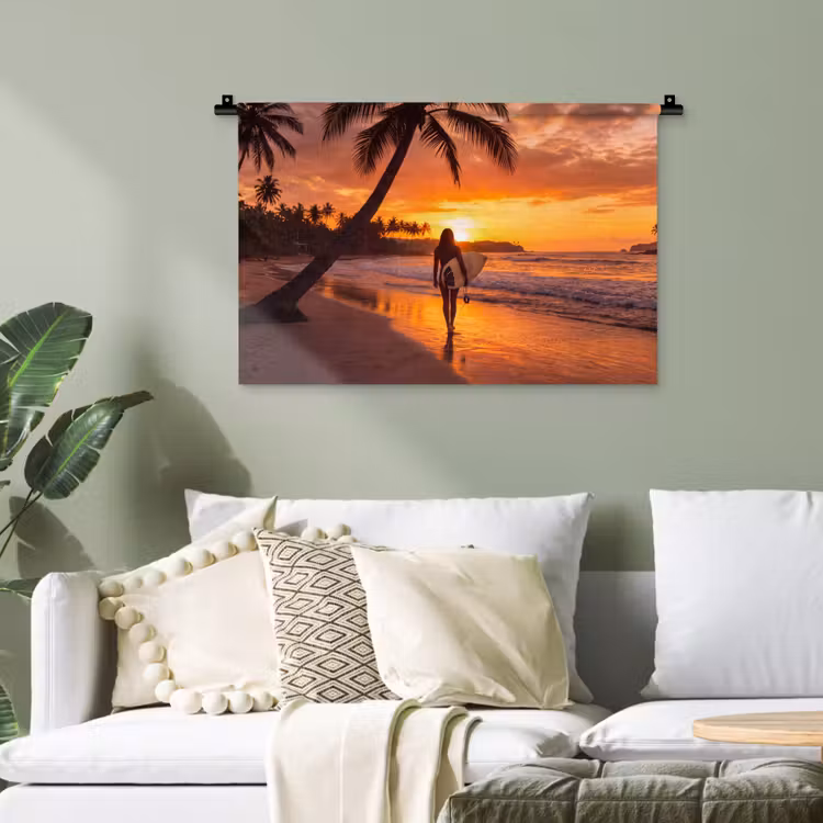 Vrouw - Surfplank - Strand - Zonsondergang - Oranje Wandkleed katoen klein -sfeer7