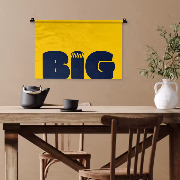 Geel - Think big - Grafisch Wandkleed katoen klein -sfeer6