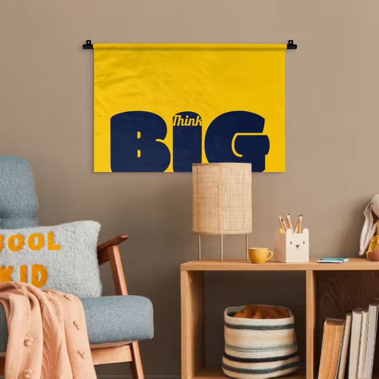 Geel - Think big - Grafisch Wandkleed katoen klein -wsfeer4_kind