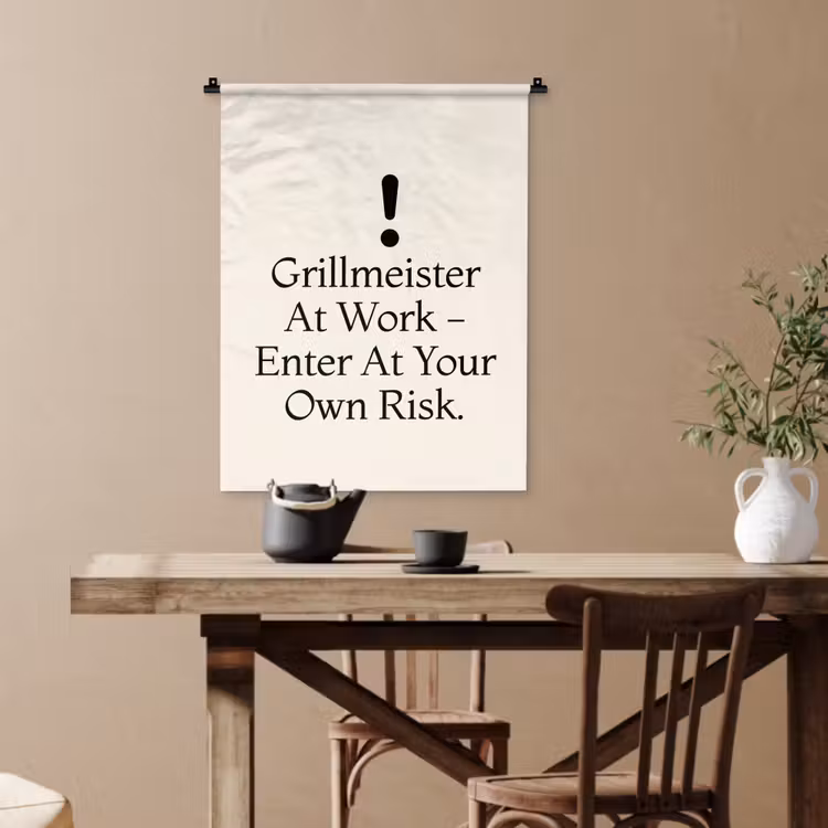 Grill - Uitroepteken - Zwart - Tekst Wandkleed katoen klein -sfeer6