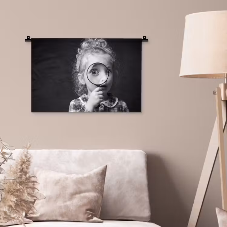Kind - Vergrootglas - Portret - Zwart-wit Wandkleed katoen klein -sfeer4