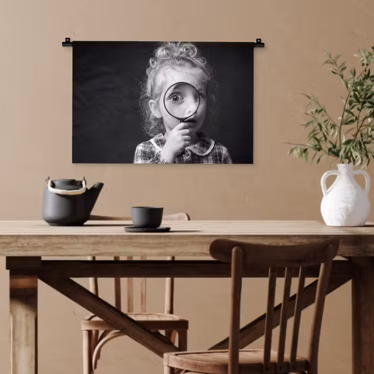 Kind - Vergrootglas - Portret - Zwart-wit Wandkleed katoen klein -sfeer6