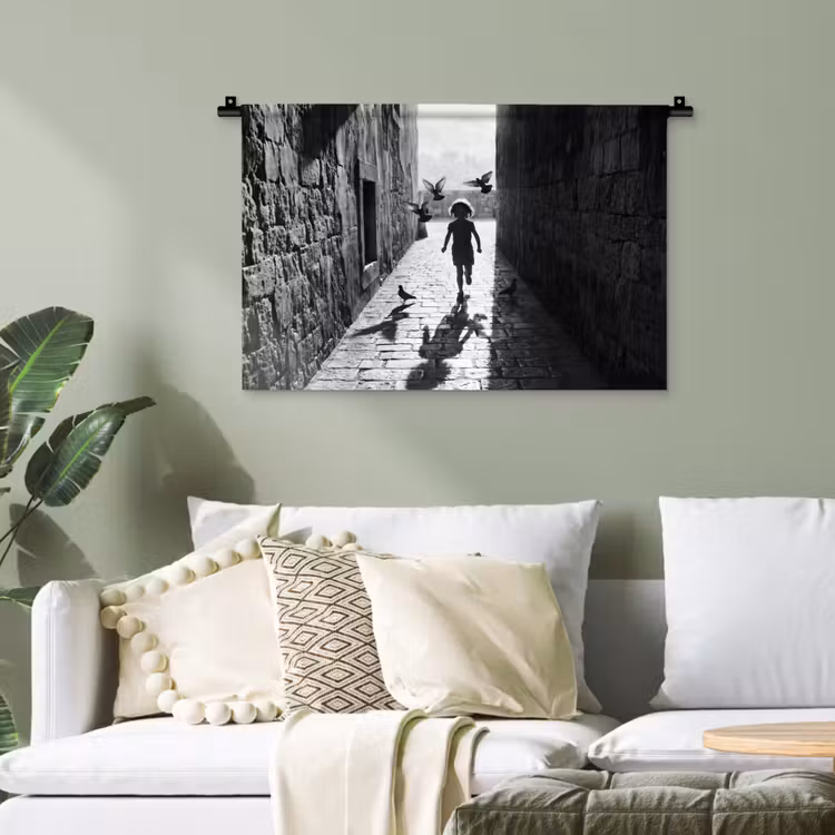 Kind - Vogel - Straat - Zwart-wit - Spelen Wandkleed katoen klein -sfeer7