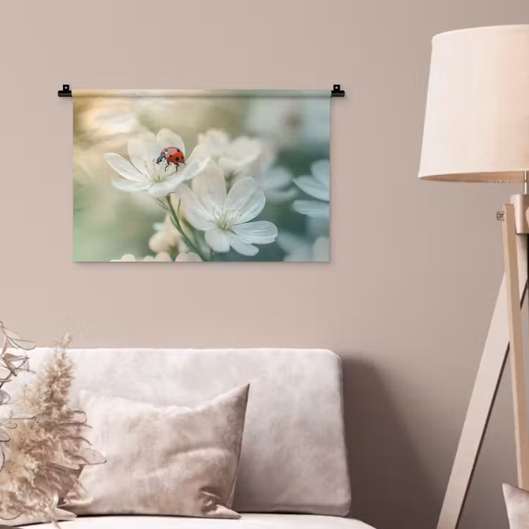 Lieveheersbeestje - Bloemen - Wit Wandkleed katoen klein -sfeer4
