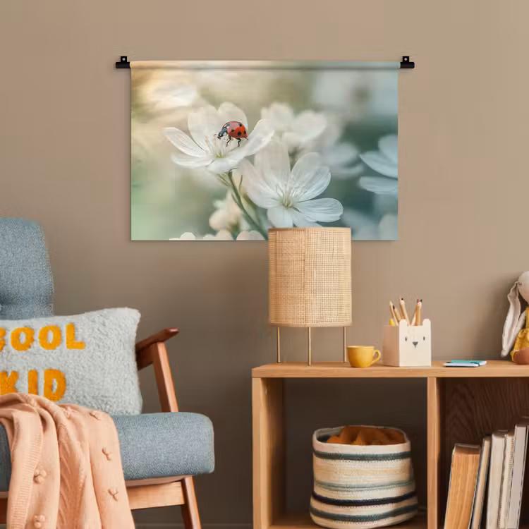 Lieveheersbeestje - Bloemen - Wit Wandkleed katoen klein -wsfeer4_kind
