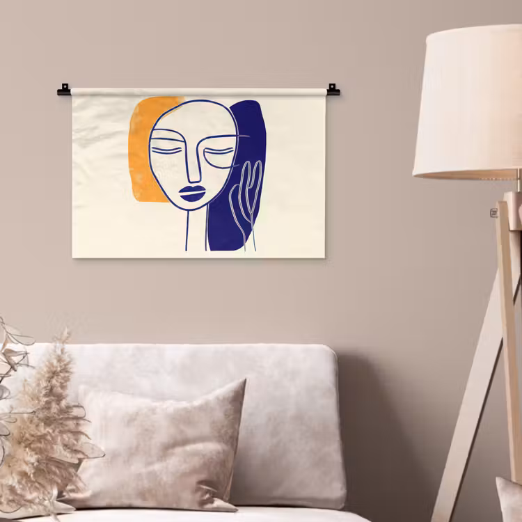 Minimalistisch - Gezicht - Hand - Oranje - Blauw Wandkleed katoen klein -sfeer4