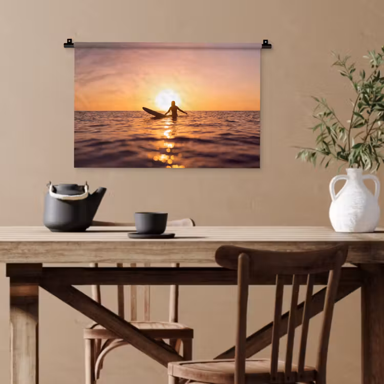 Persoon - Surfen - Zonsondergang - Zee - Oranje Wandkleed katoen klein -sfeer6