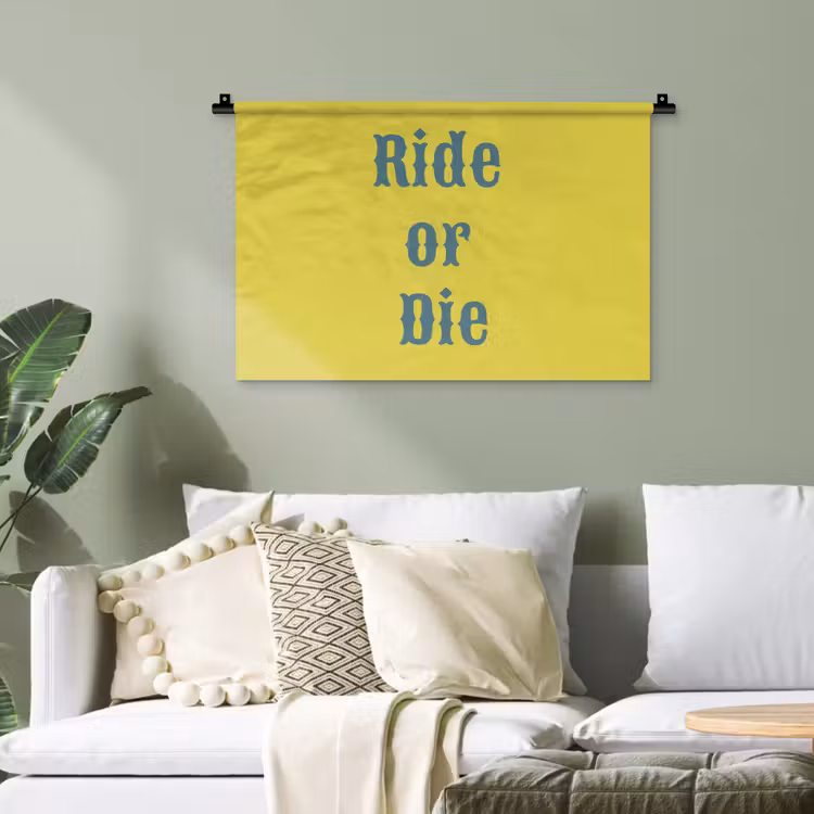 Ride or die - Geel - Blauw Wandkleed katoen klein -sfeer7