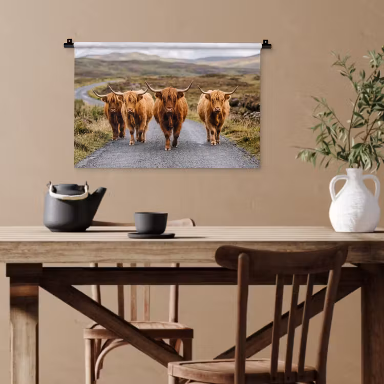 Schotse Hooglanders - Weg - Landschap - Kudde Wandkleed katoen klein -sfeer6
