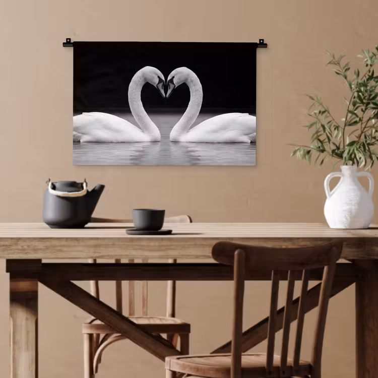 Zwanen - Hart - Zwart - Wit Wandkleed katoen klein -sfeer6