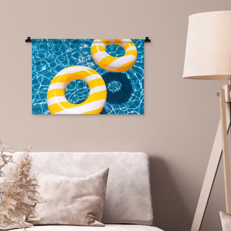 Zwembad - Zwembanden - Zomer - Geel - Blauw Wandkleed katoen klein -sfeer4