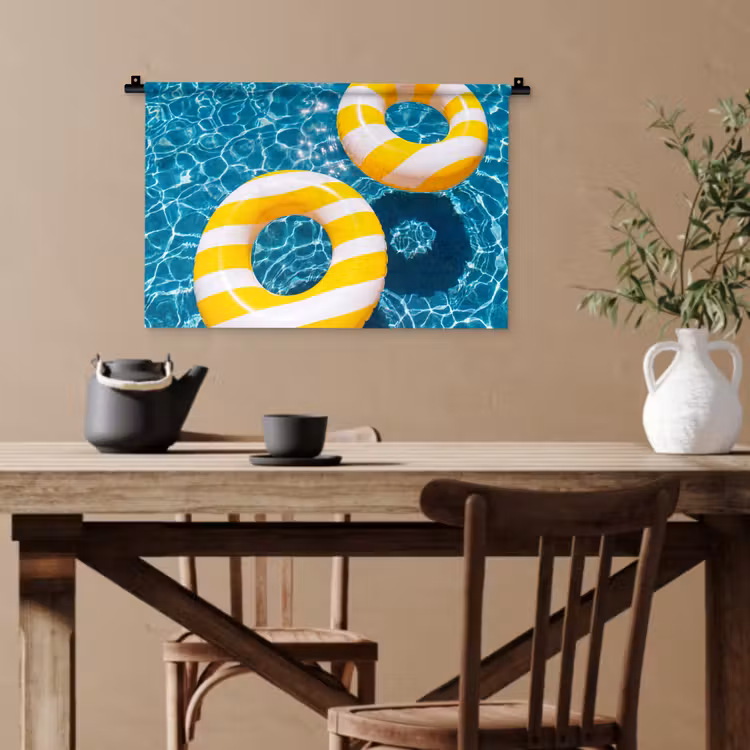 Zwembad - Zwembanden - Zomer - Geel - Blauw Wandkleed katoen klein -sfeer6
