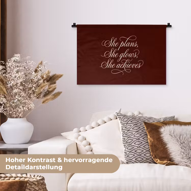She plans she glows she achieves - Rood - Cursief Wandkleed katoen klein -tsfeer1_DE
