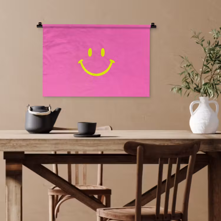 Smiley - Vrolijk - Roze Wandkleed katoen klein -sfeer6