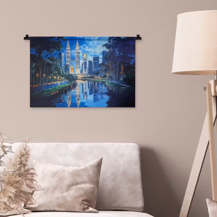 Stad Kuala Lumpur - Skyline - Wolkenkrabbers - Water Wandkleed katoen klein -sfeer4