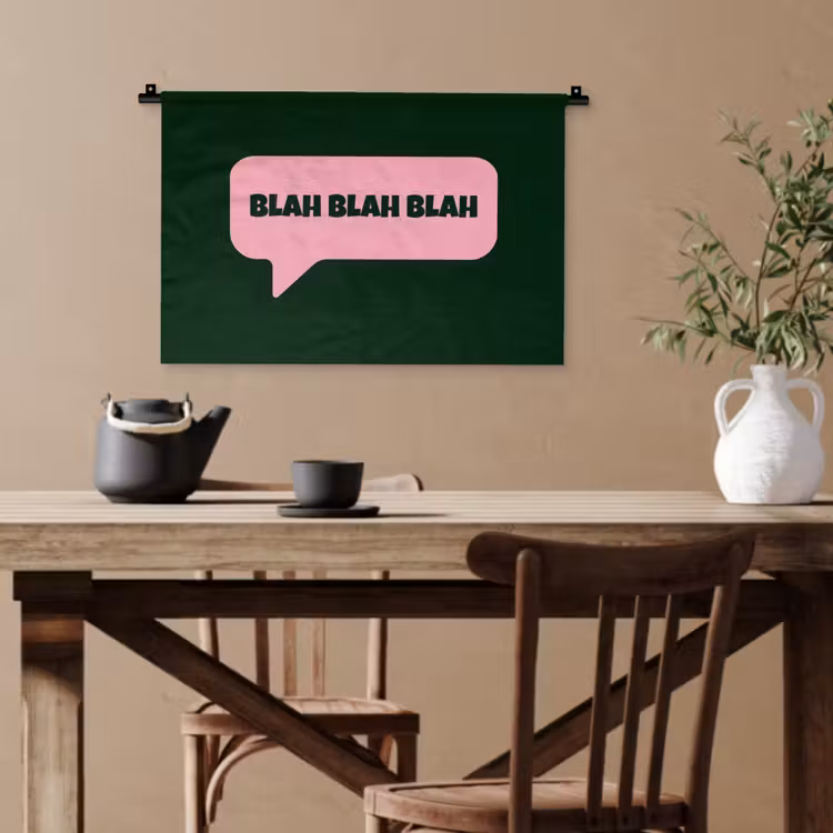 Tekstwolk - BLAH BLAH BLAH - Roze Wandkleed katoen klein -sfeer6