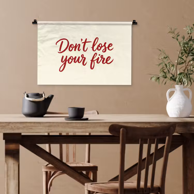 Don't lose your fire - Rood - Wit - Minimalistisch Wandkleed katoen klein -sfeer6