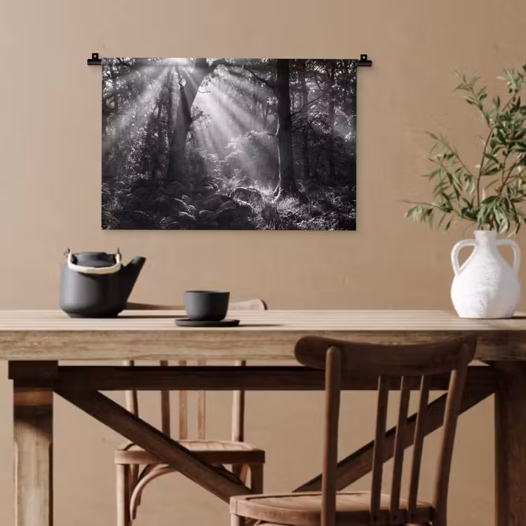 Bos - Lichtstralen - Natuur - Zwart-wit Wandkleed katoen klein -sfeer6