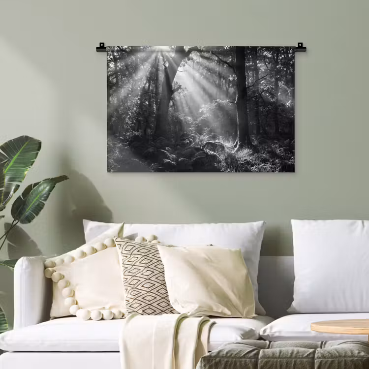 Bos - Lichtstralen - Natuur - Zwart-wit Wandkleed katoen klein -sfeer7