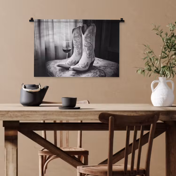 Wijn - Cowboylaarzen - Raamlicht - Wit Wandkleed katoen klein -sfeer6