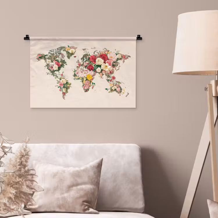 Wereldkaart - Bloemen - Roze Wandkleed katoen klein -sfeer4