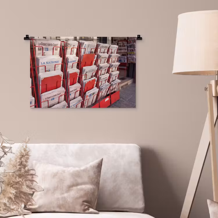 Kranten - Rek - Stedelijk - Dagelijks leven - Rood Wandkleed katoen klein -sfeer4
