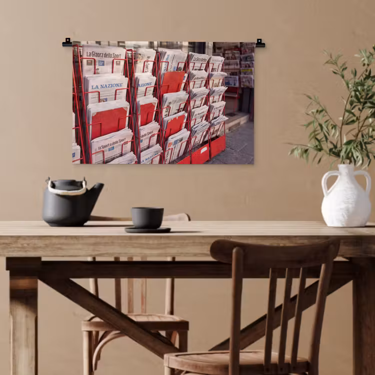 Kranten - Rek - Stedelijk - Dagelijks leven - Rood Wandkleed katoen klein -sfeer6
