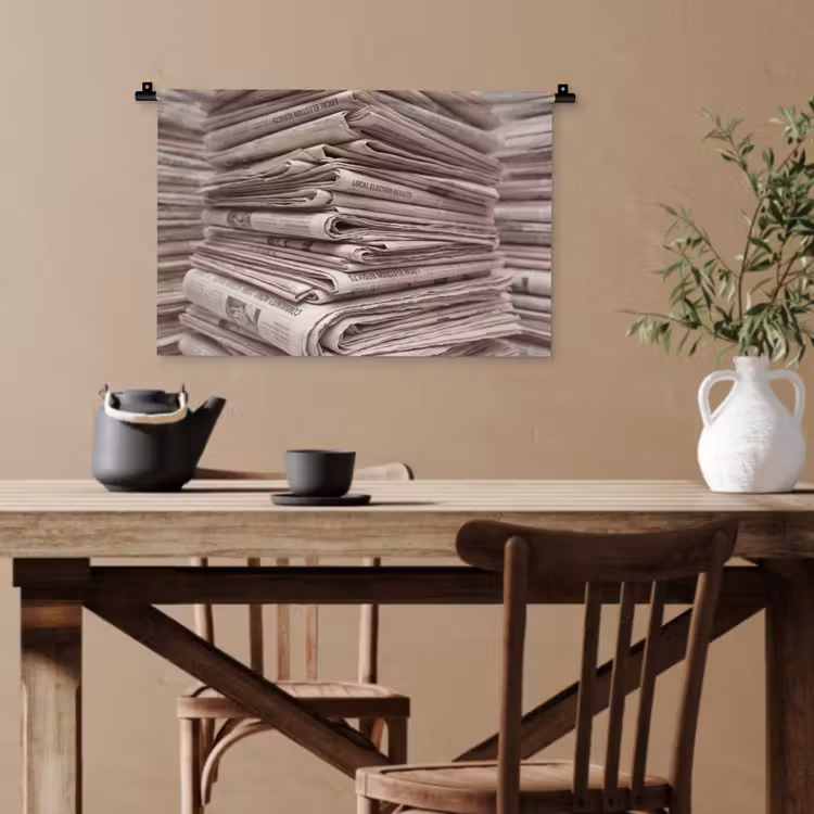 Kranten - Stapel - Nieuws - Vintage - Beige Wandkleed katoen klein -sfeer6