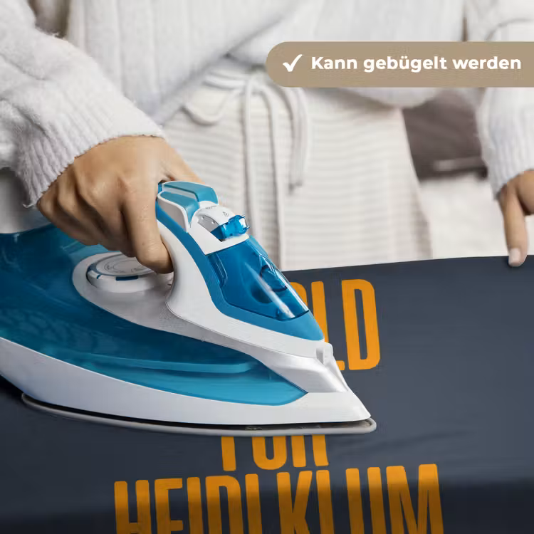 Too old for heidi klum - Geel - Blauw Wandkleed katoen klein -tsfeer9_DE
