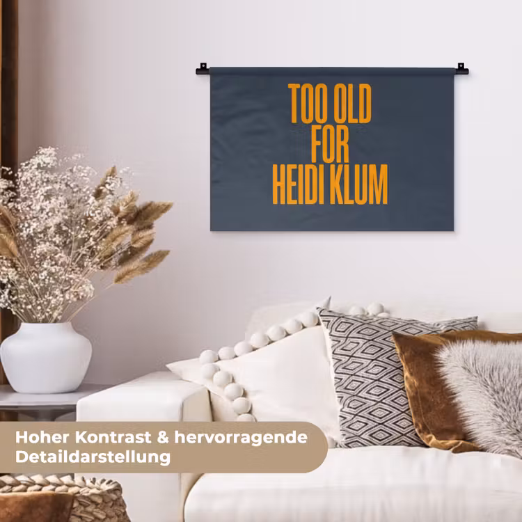 Too old for heidi klum - Geel - Blauw Wandkleed katoen klein -tsfeer1_DE
