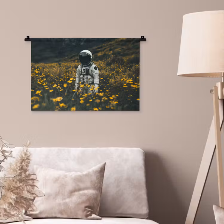 Astronaut - Bloemen - Veld - Geel Wandkleed katoen klein -sfeer4