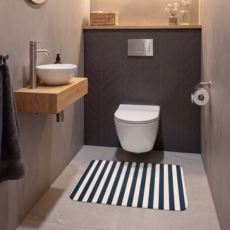 Verticale strepen - Blauw - Crème WCmat middel 1009 -sfeer2