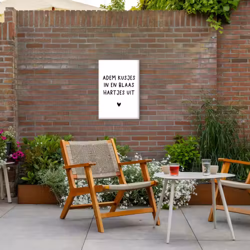 Adem kusjes in en blaas hartjes uit - Spreuken - Quotes Tuinposter op houten frame 2 cm dik klein -sfeer3