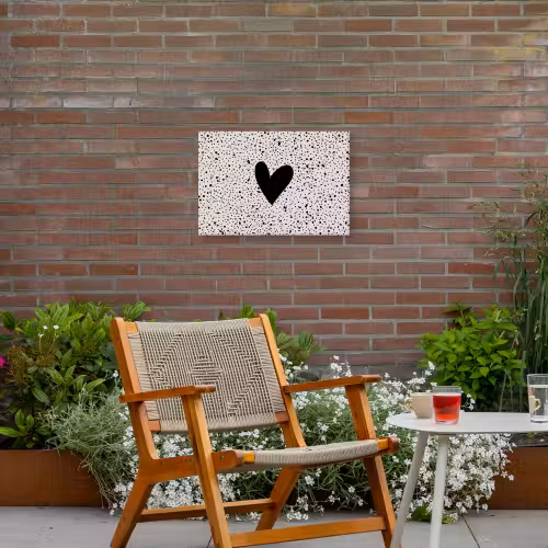 Hartje - Stippen - Beige Tuinposter op houten frame 2 cm dik klein -sfeer3