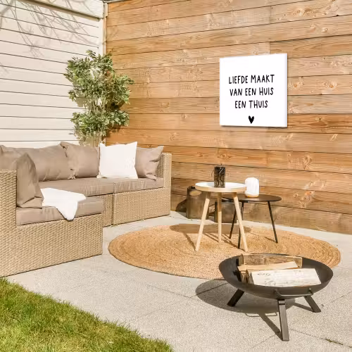 Liefde maakt van een huis een thuis - Spreuken - Quotes Tuinposter op houten frame 2 cm dik klein -sfeer2