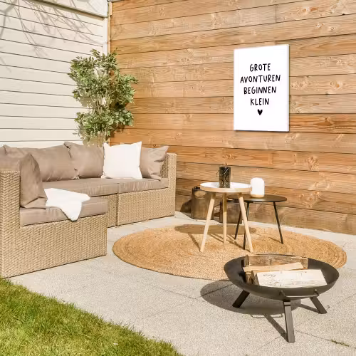 Quotes - Spreuken - Grote avonturen beginnen klein Tuinposter op houten frame 2 cm dik klein -sfeer2