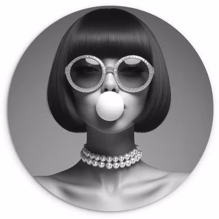 Forexbild Rund - Frau - Schwarz und weiß - Halskette - Sonnenbrille