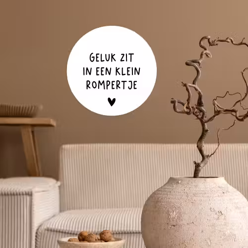 Spreuken - Quotes - Geluk zit in een klein rompertje Wandcirkel behangsticker klein -sfeer1